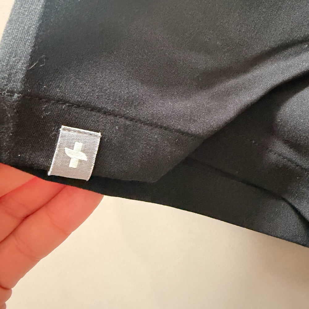 Figs Leon 3 Pocket Scrub Top Mens Size Small,  Black V-Neck - Picture 6 of 8